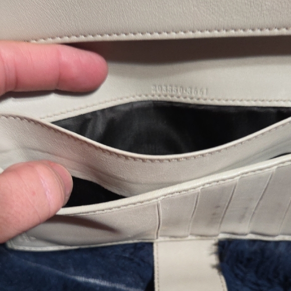 Gucci Beige Wallet with Gold Accent - Picture 6 of 12